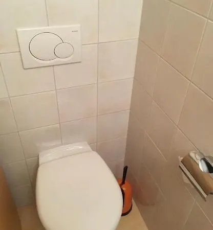 Apartman With Garden Daltons 1 *